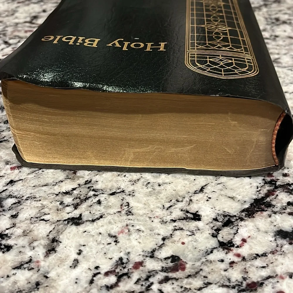 Holy Bible giant print King James Version 9.25”x6.5” copyright 1990 - Picture 5 of 14